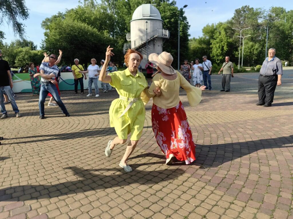 В Новокузнецке заработали Танцевальные веранды  