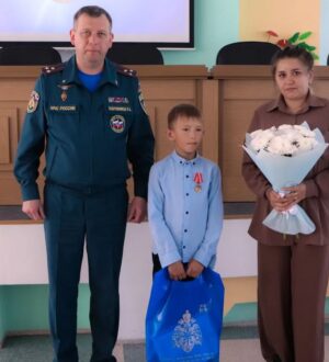 За спасение сестры на пожаре восьмилетнего кузбассовца наградили медалью
