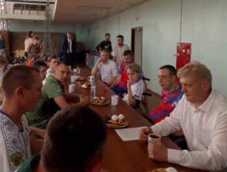 Анатолий Серышев встретился с ветеранами СВО – членами команд по ПОДА-футболу