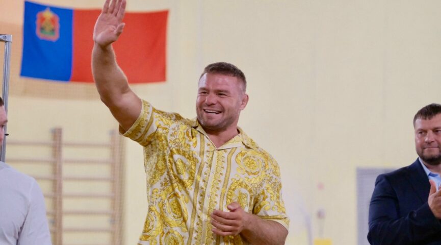 «Надо еще пошуметь»: боец ММА Анатолий Малыхин готов продолжить карьеру