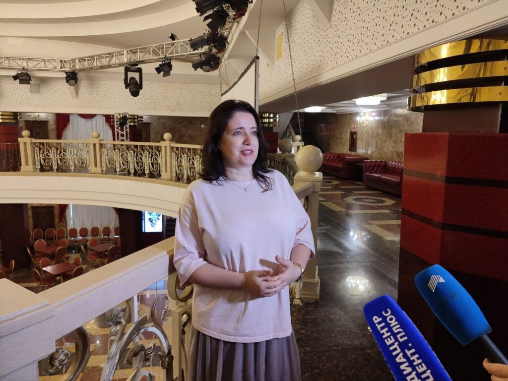 «150 человек и 3 контейнера декораций»: в Кемерово с гастролями приехал Иркутский музыкальный театр