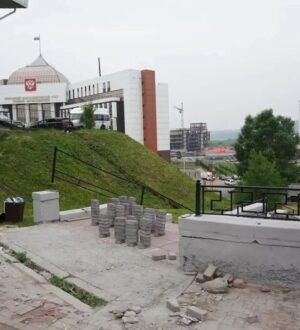 В Кемерове ремонтируют лестницу на Пионерском бульваре