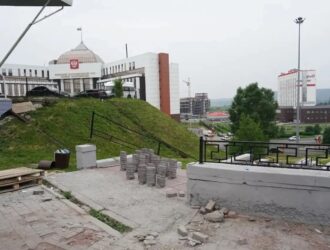 В Кемерове ремонтируют лестницу на Пионерском бульваре