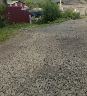 ‎После вмешательства прокуратуры в Новокузнецке отсыпали дорогу