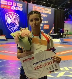 Новокузнечанка Арина Наумова завоевала медаль чемпионата России по борьбе