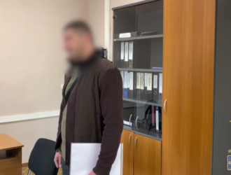 В Кузбассе лишили гражданства мужчину, которого не раз судили за вымогательство и кражу