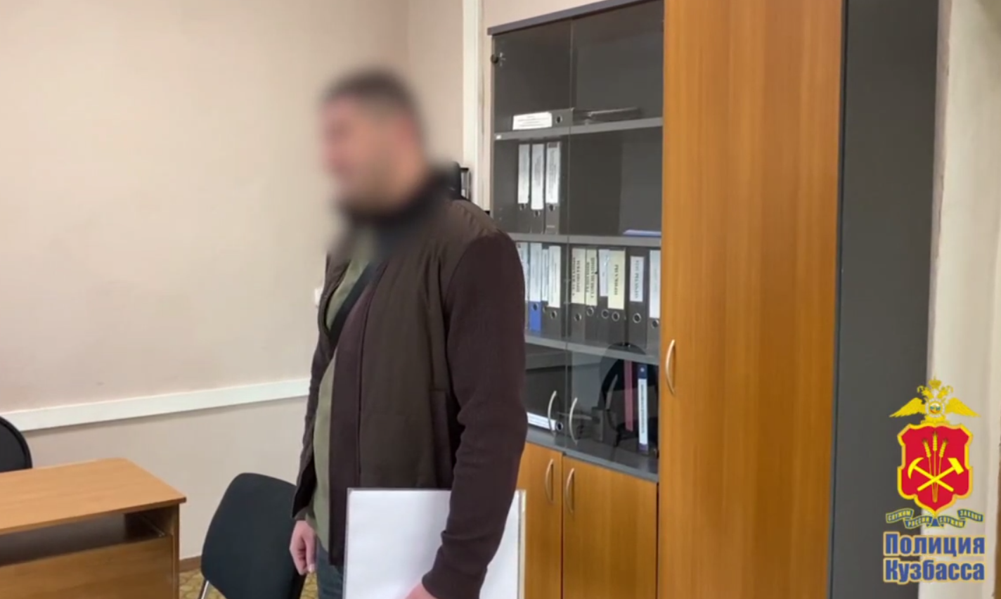 В Кузбассе лишили гражданства мужчину, которого не раз судили за вымогательство и кражу