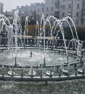 В Ленинске-Кузнецком купающиеся дети сломали сразу два фонтана