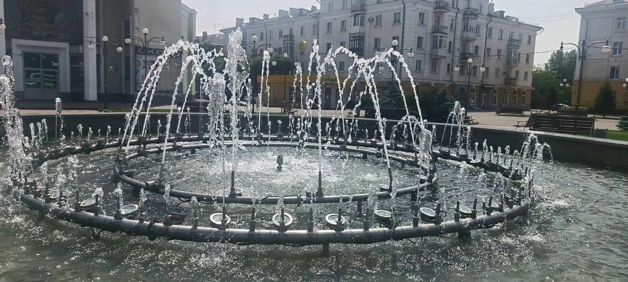 В Ленинске-Кузнецком купающиеся дети сломали сразу два фонтана