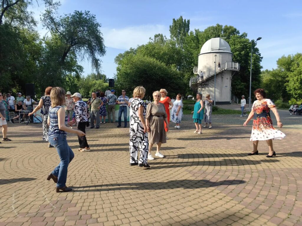 В Новокузнецке заработали Танцевальные веранды  