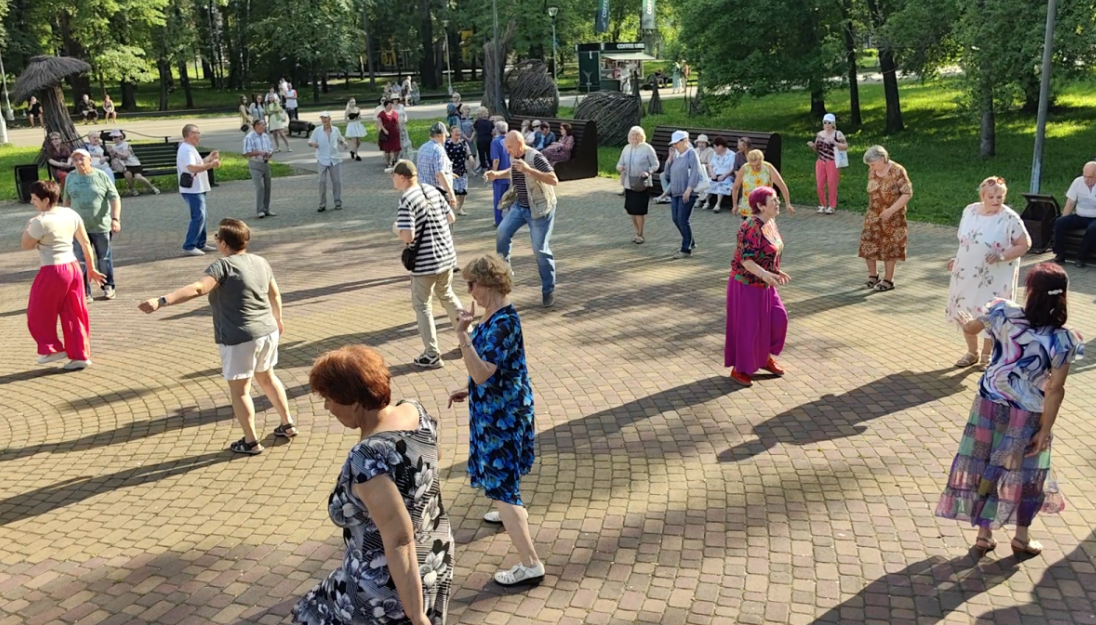 В Новокузнецке заработали Танцевальные веранды  