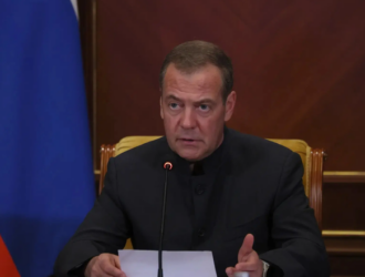 Медведев призвал наказывать мигрантов за незаконное пребывание на территории России их детей