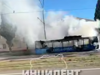 В Кемерове на ходу загорелся пассажирский автобус.