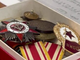 В Новокузнецке нашли внука ветерана Великой Отечественной и передали ему награды