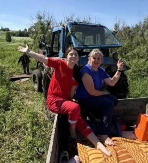 Новокузнецким медикам пришлось добираться до пострадавшего селянина на тракторе