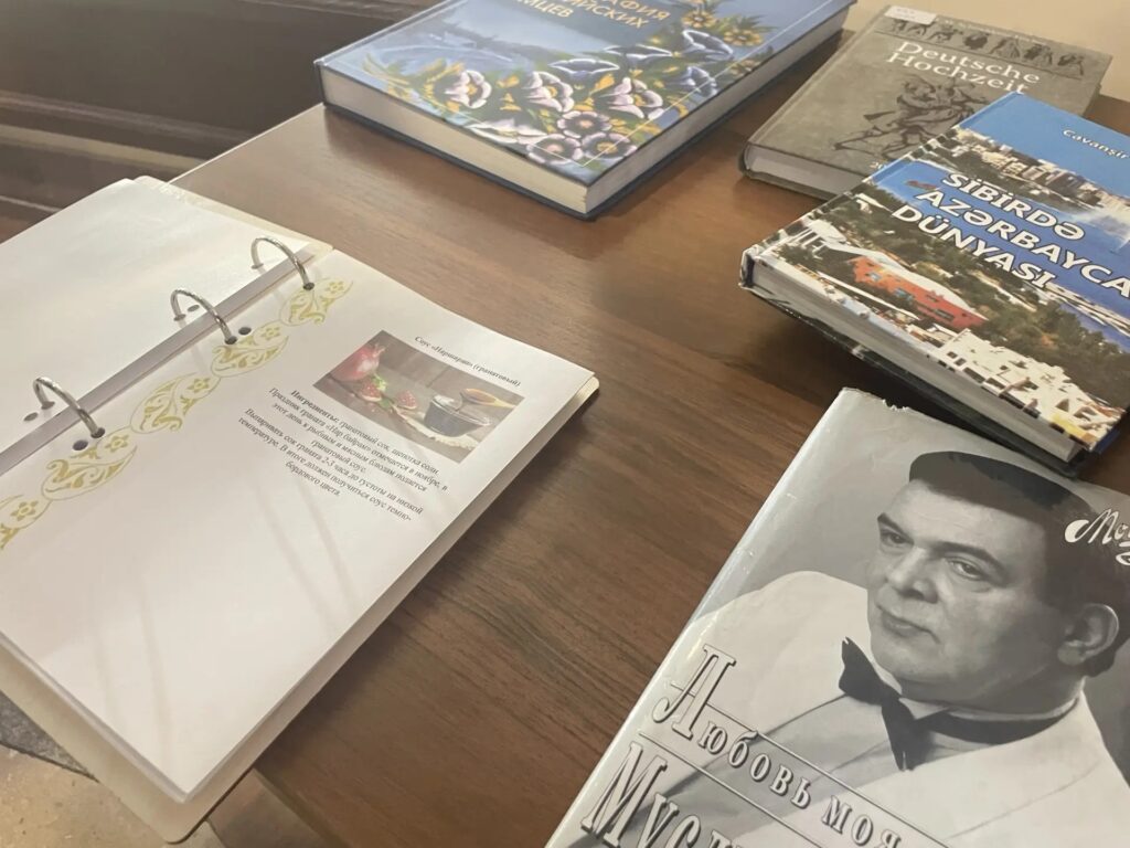 В Новокузнецке представили экспозицию о культуре азербайджанского, кыргызского и немецкого народов