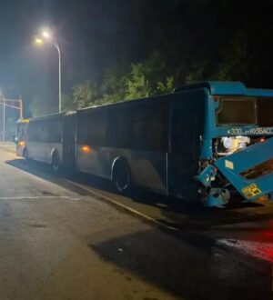 В Кузбассе бетономешалка врезалась в автобус с пассажирами