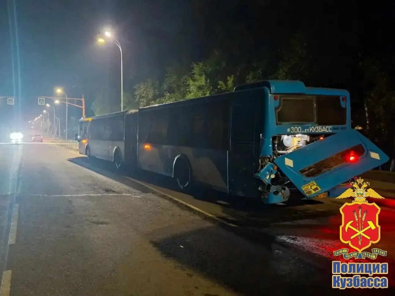 В Кузбассе бетономешалка врезалась в автобус с пассажирами