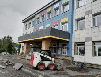 В Осинниках при поддержке «Единой России» завершают капитальный ремонт школы