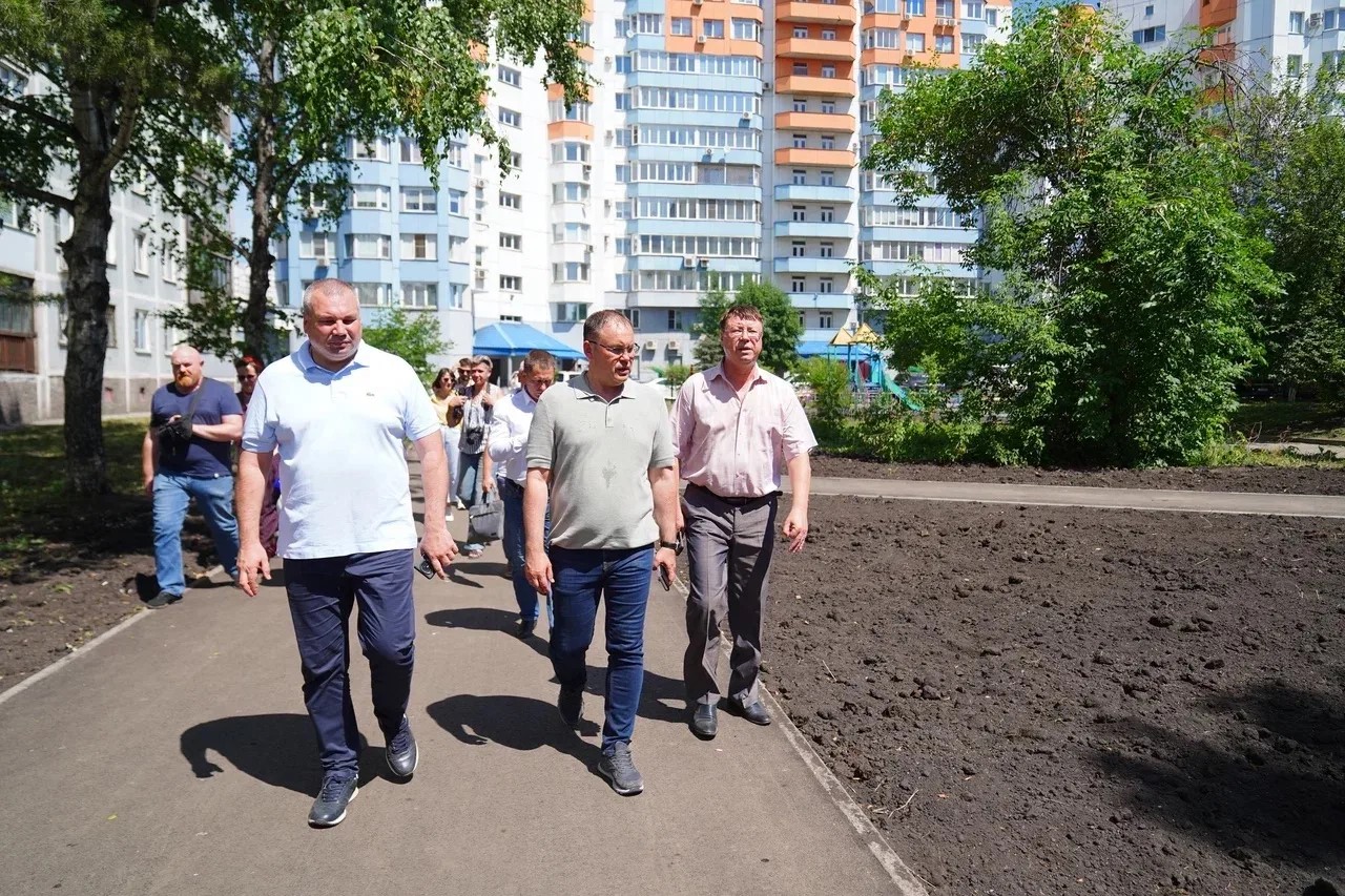 Илья Середюк в Новокузнецке проверил, как идет строительство и благоустройство значимых объектов