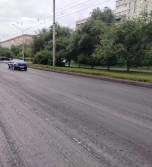В Новокузнецке приступили к срезке асфальта на Ноградской