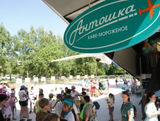 В Кемерове на борту самолета открылось кафе-мороженое