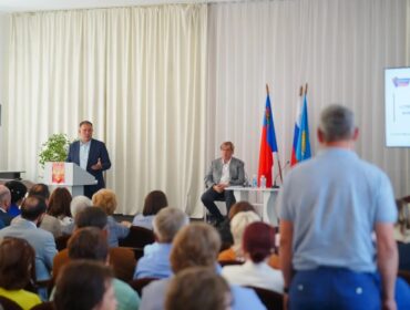 Губернатор Кузбасса обсудил с депутатами и учителями варианты привлечения молодых специалистов в школы
