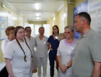 Илья Середюк посмотрел, как идет ремонт акушерского стационара в Новокузнецке