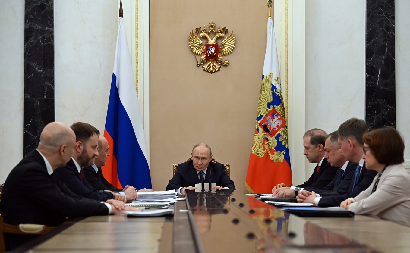 Владимир Путин назвал экономику России устойчивой, несмотря на попытки ее дестабилизировать