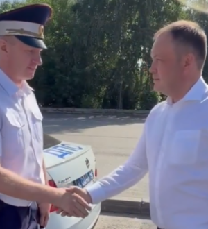 Губернатор Кузбасса лично поздравил сотрудника ГАИ с профессиональным праздником