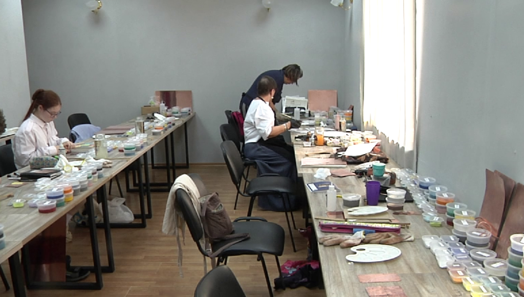 В Новокузнецке в 7-й раз проходит Всероссийский симпозиум эмальеров