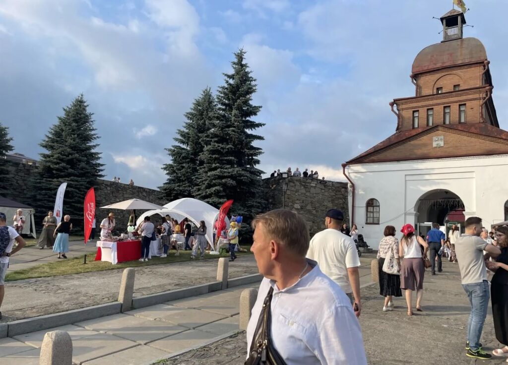 Новокузнецк музыкально отметил день своего рождения: фотовидеорепортаж
