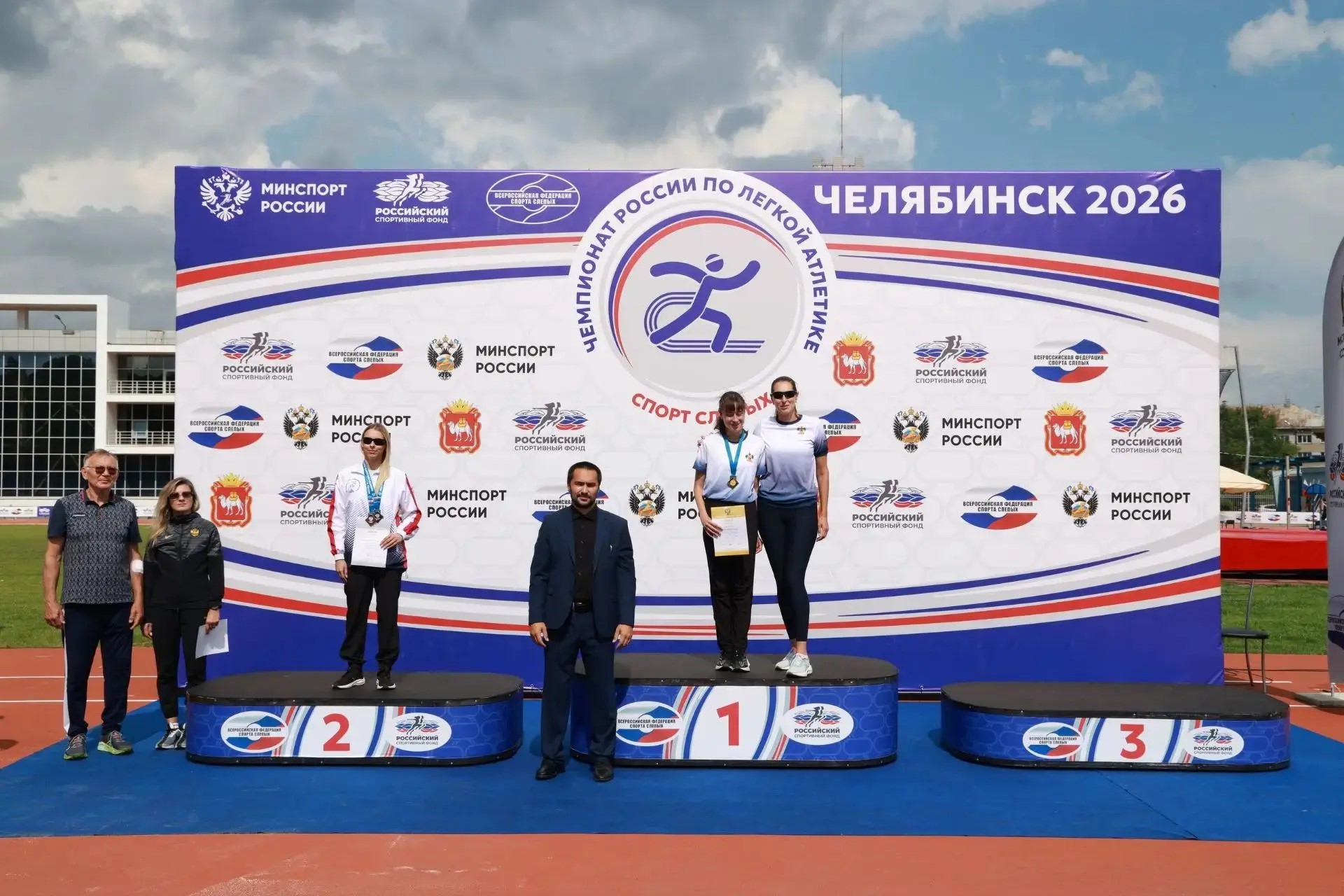 Легкоатлетка из Новокузнецка завоевала медали чемпионата России среди спортсменов с нарушением зрения