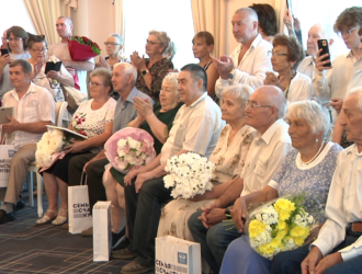 В Новокузнецке чествовали пары, которые отметили 50, 55 и 60 лет супружеской жизни