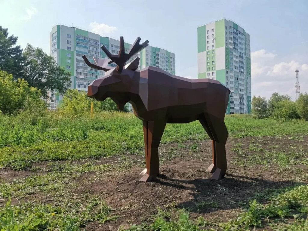 В кемеровском парке появились футуристичные животные