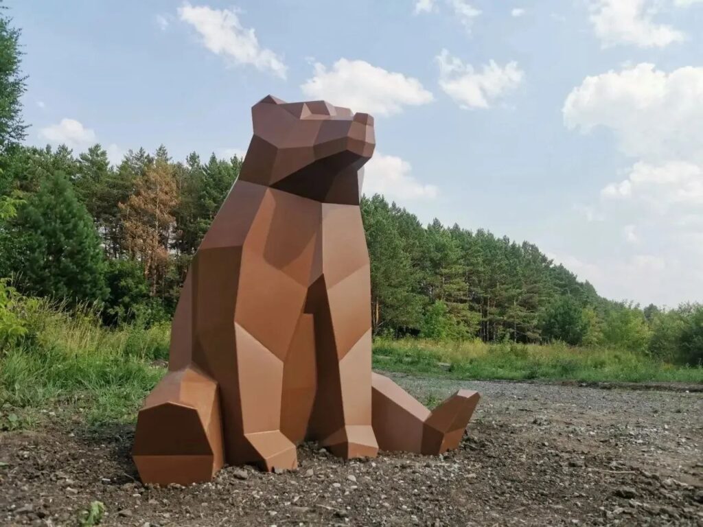 В кемеровском парке появились футуристичные животные