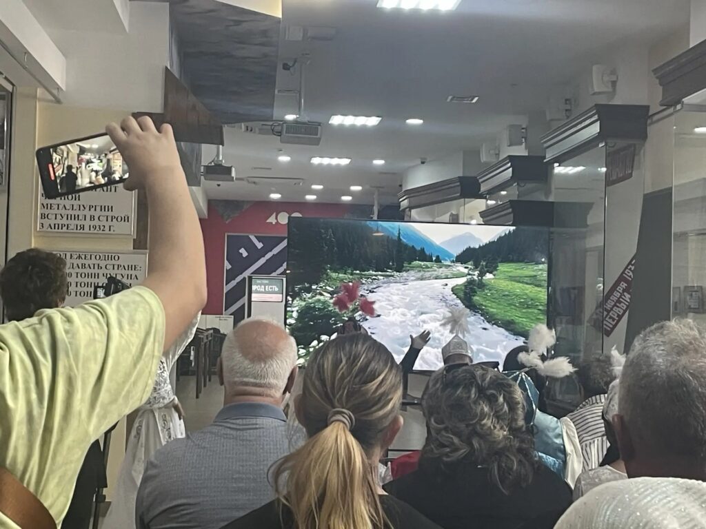 В Новокузнецке представили экспозицию о культуре азербайджанского, кыргызского и немецкого народов