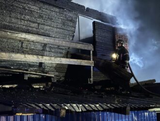 В Кемерове в результате большого пожара сгорел частный жилой дом
