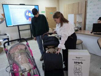 Более семисот кузбасских семей воспользовались услугами бесплатного проката вещей для новорожденных