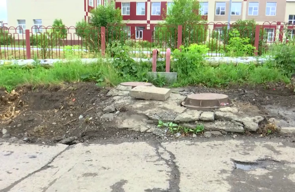 В Заводском районе Новокузнецка взялись за благоустройство тротуаров у одной из школ