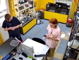 19-летний кемеровчанин за похищение мобильника из комиссионки может получить 4 года заключения