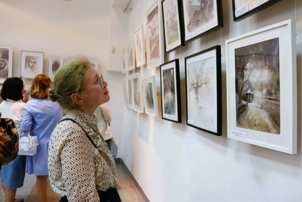 В Новокузнецке открылась выставка архитектора Павла Тиманова «Древо желаний»