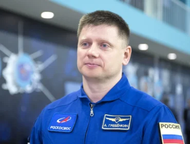 Глава Мысков поздравил космонавта Александра Гребенкина с Днем рождения