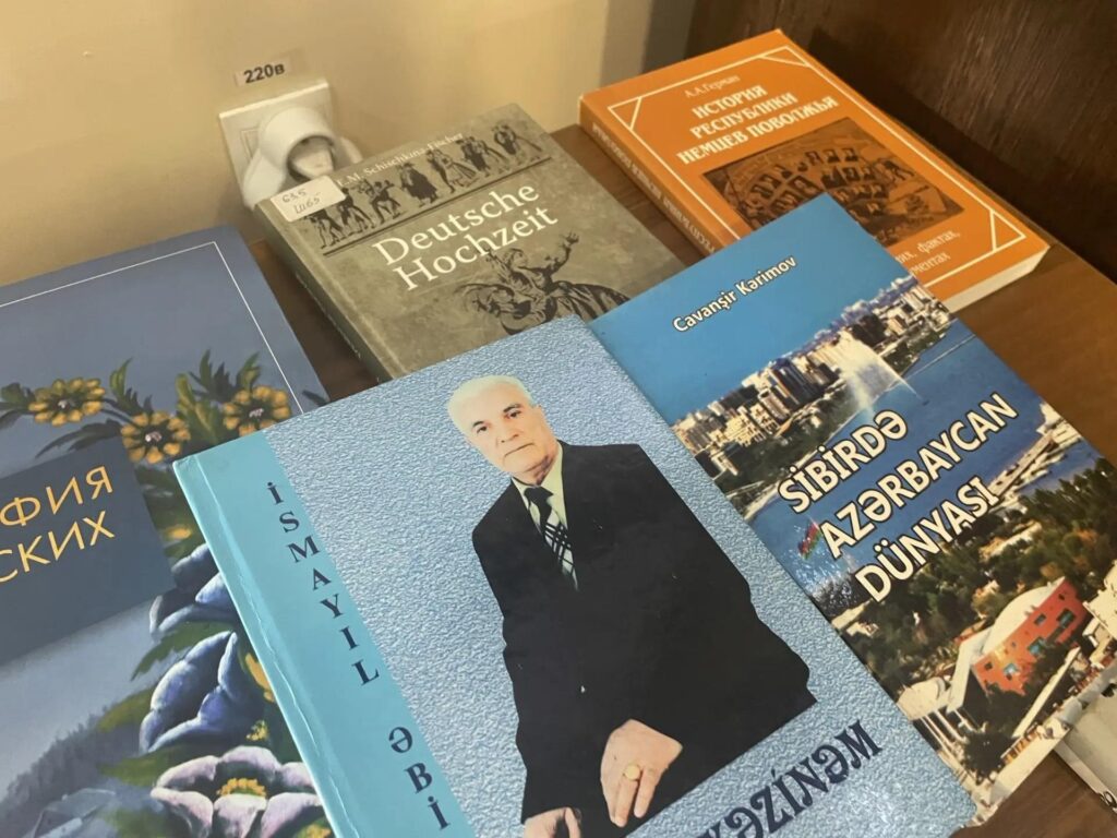 В Новокузнецке представили экспозицию о культуре азербайджанского, кыргызского и немецкого народов